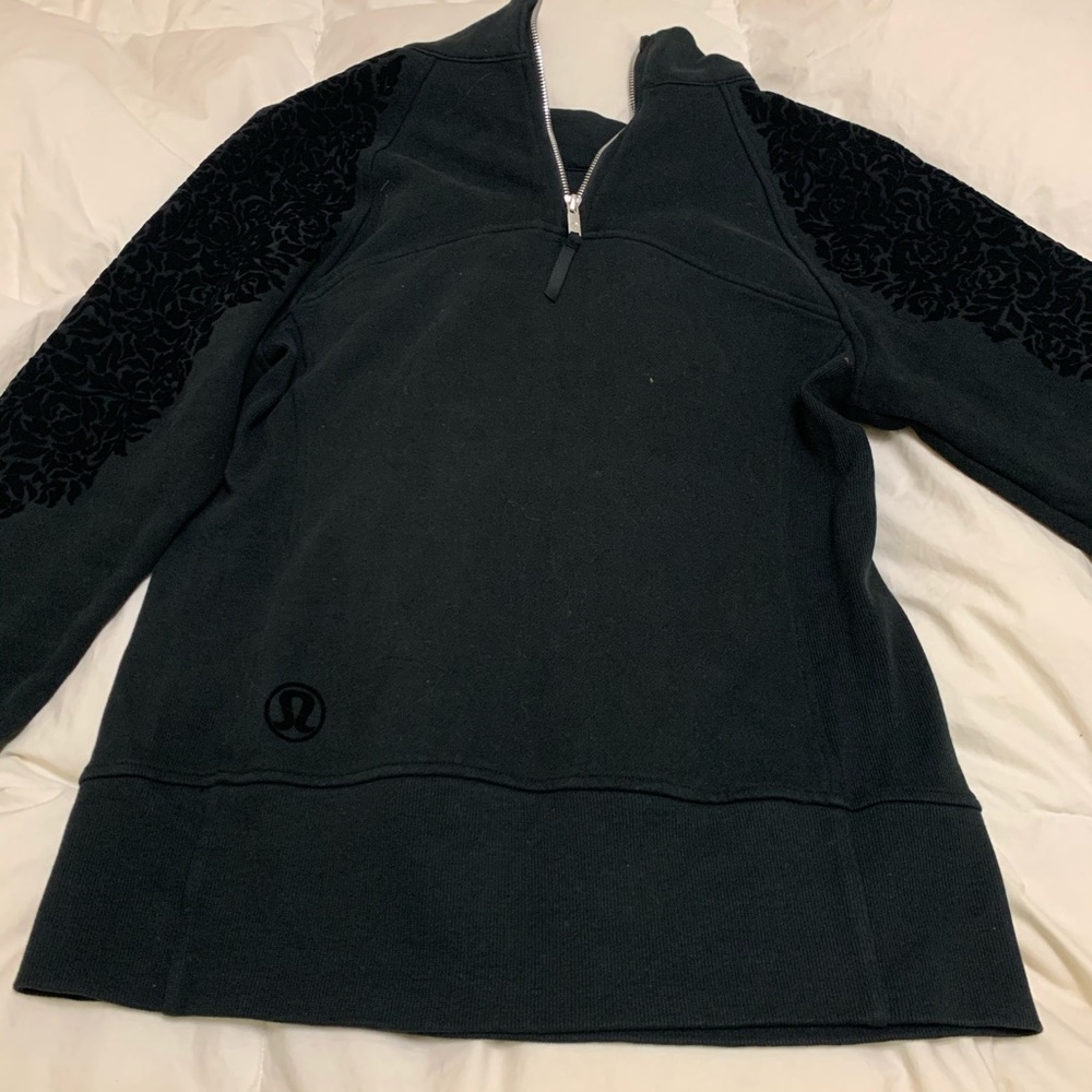 Lululemon sweatshirt